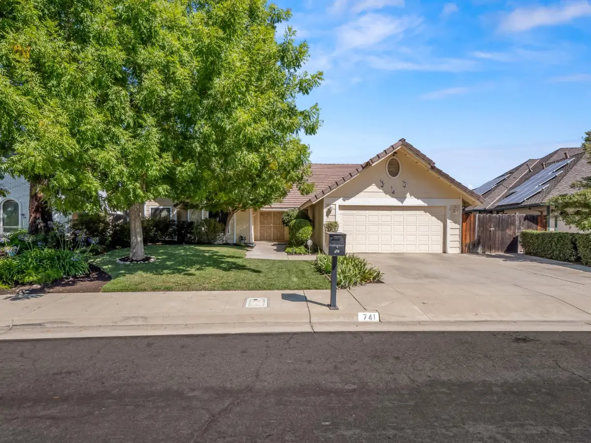 741 E Wood Duck Circle, Fresno, CA 93730 - #1