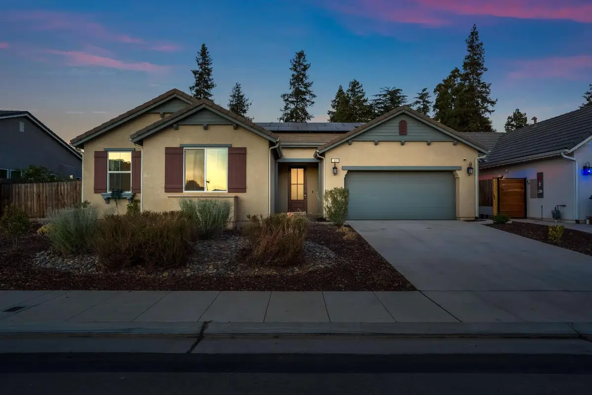 1807 Las Rosas Avenue, Clovis, CA 93619 - #1