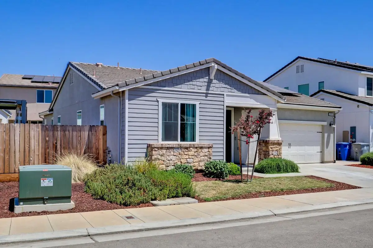 4049 San Jose Avenue, Clovis, CA 93619 - #1