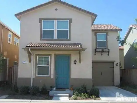 3247 W Reflections Drive, Fresno, CA 93711