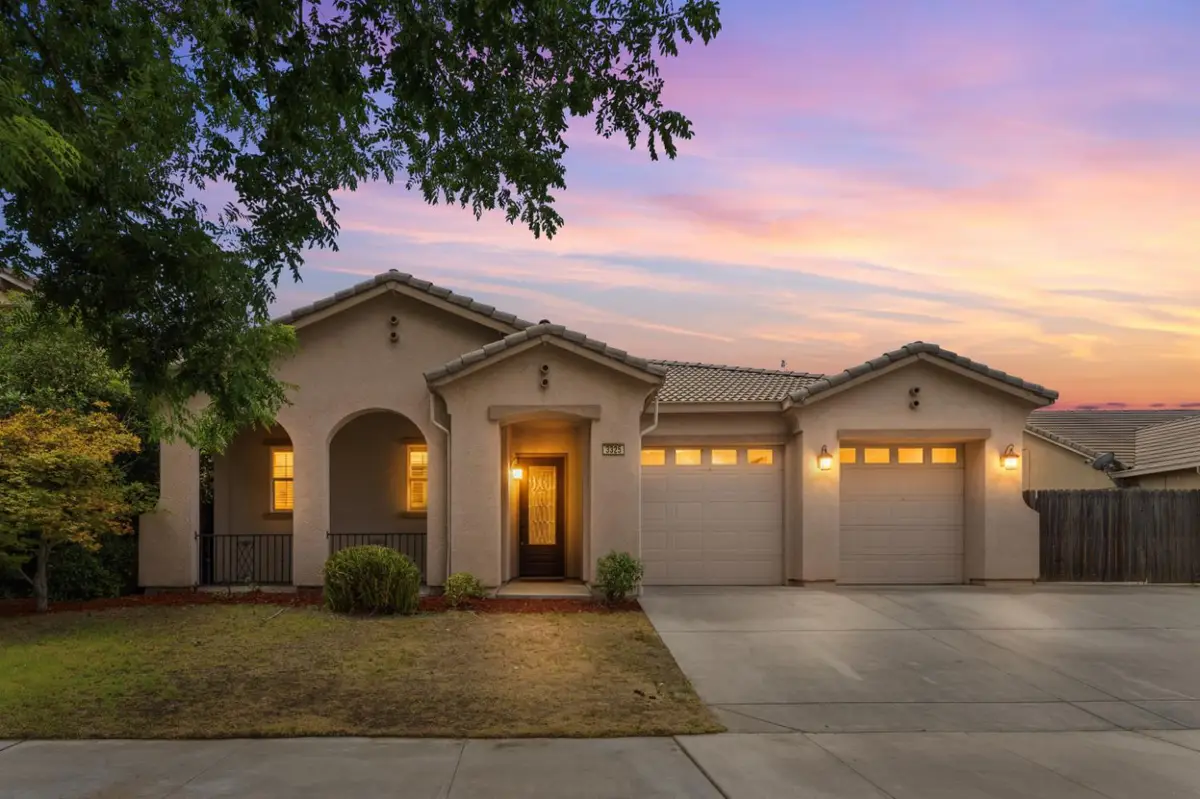 3325 W Stewart Avenue, Visalia, CA 93291 - #1