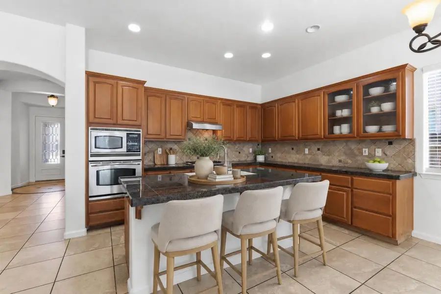 3325 W Stewart Avenue, Visalia, CA 93291 - #3