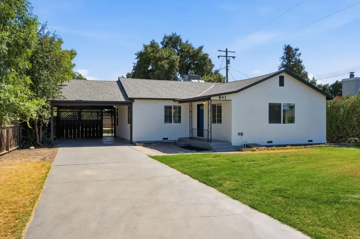 841 W Walnut Avenue, Visalia, CA 93277 - #1