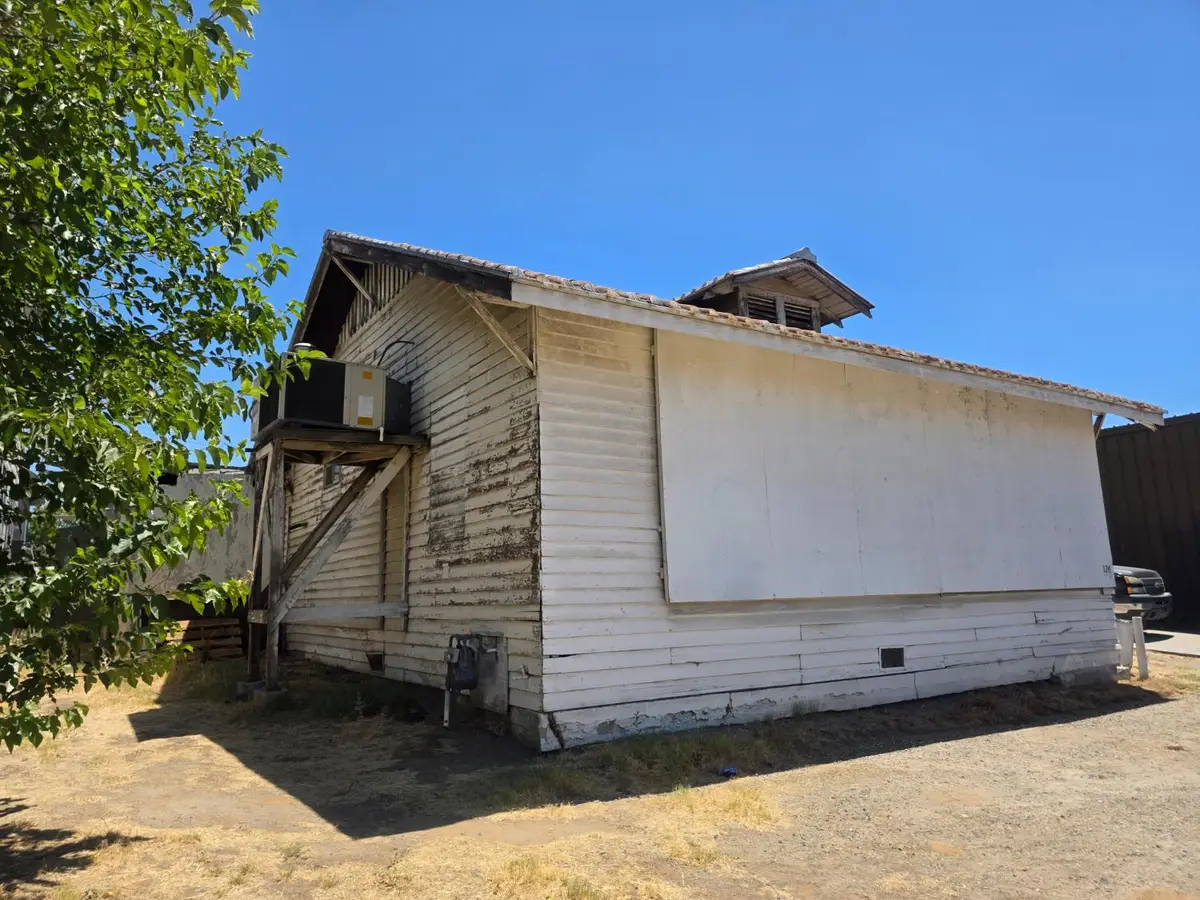 126 N Roosevelt Avenue, Fresno, CA 93701 - #1