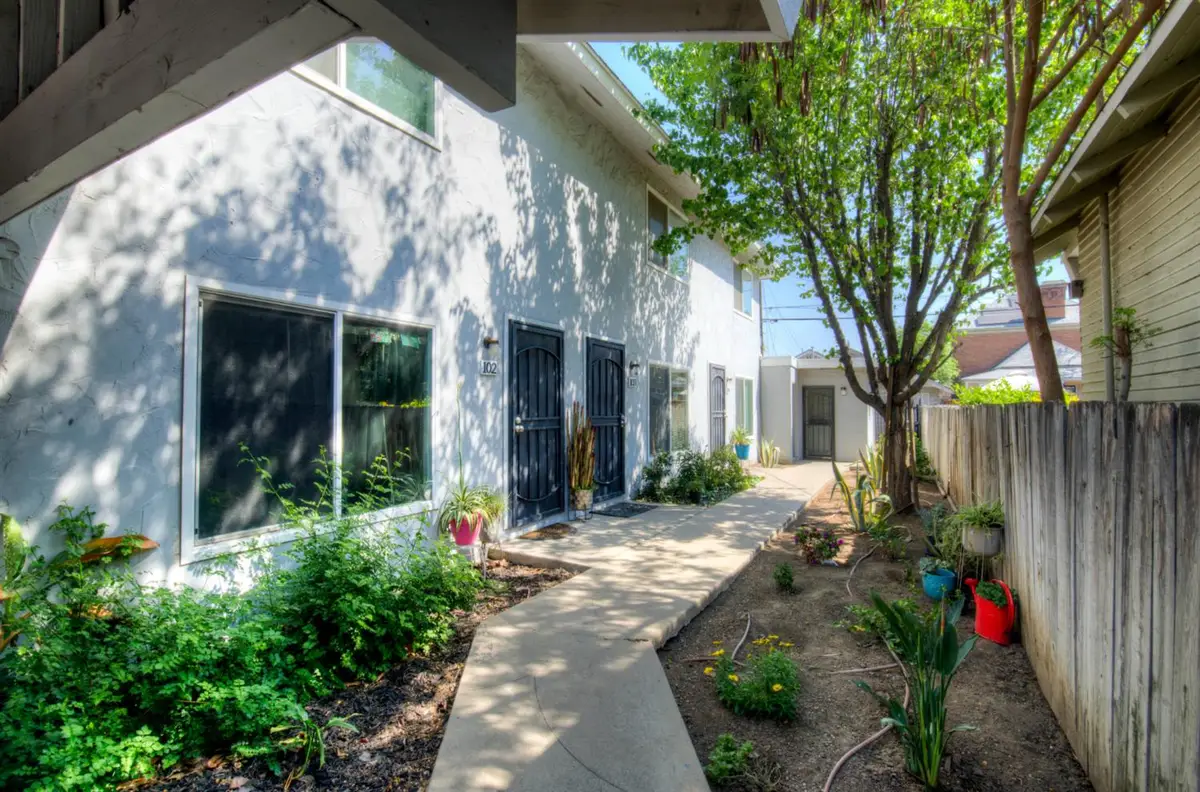 402 N Poplar Avenue, Fresno, CA 93701 - #1