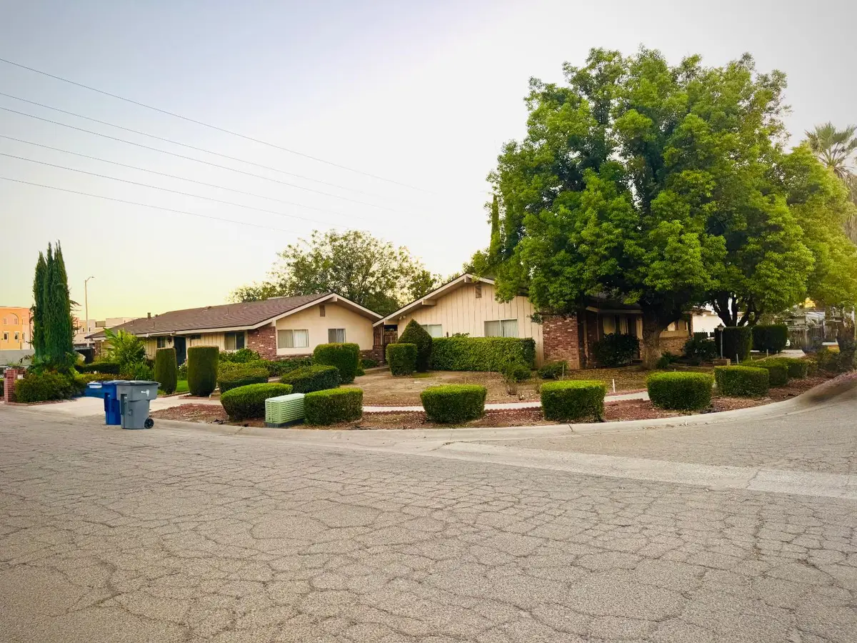 325 N Manila Avenue, Fresno, CA 93727 - #1