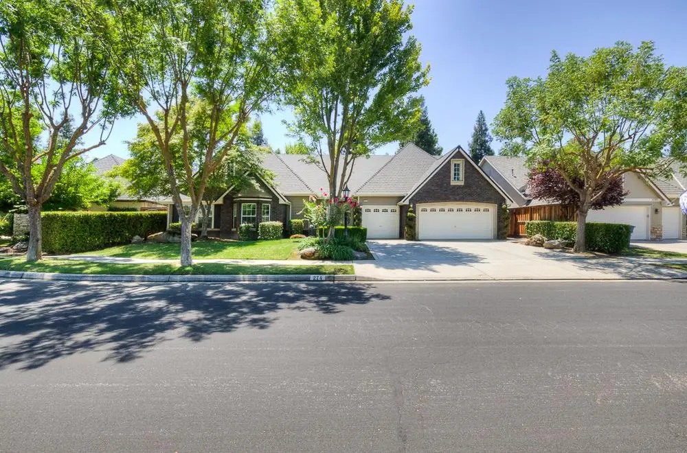 274 W Lester Avenue, Clovis, CA 93619 - #1