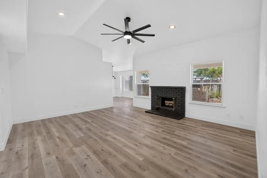 5285 W Dayton Avenue, Fresno, CA 93722 - #3