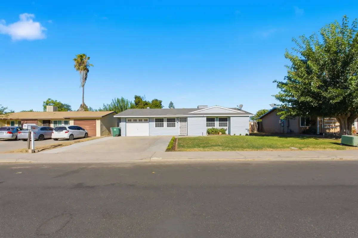 873 S 12th Street, Kerman, CA 93630 - #1