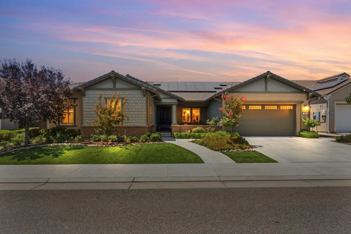 285 Pinnacle Drive W, Madera, CA 93636 - #1