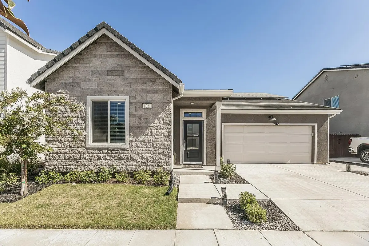 1021 Plum Tree Avenue, Clovis, CA 93619 - #1
