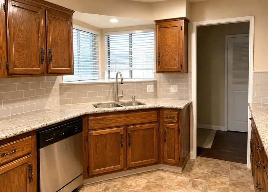 247 W Vartikian, Fresno, CA 93704 - #2