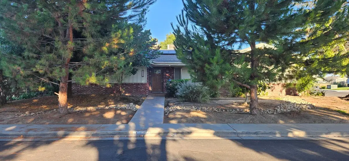 1873 N Hope Avenue, Reedley, CA 93654 - #1