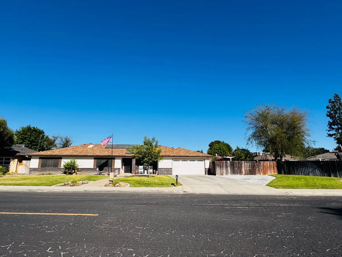 2560 Chestnut Street, Hanford, CA 93230 - #1
