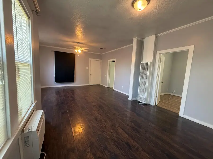 271 N I Street, Dinuba, CA 93618 - #3
