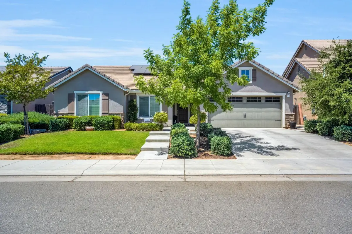 347 Maclure Avenue W, Madera, CA 93636 - #1