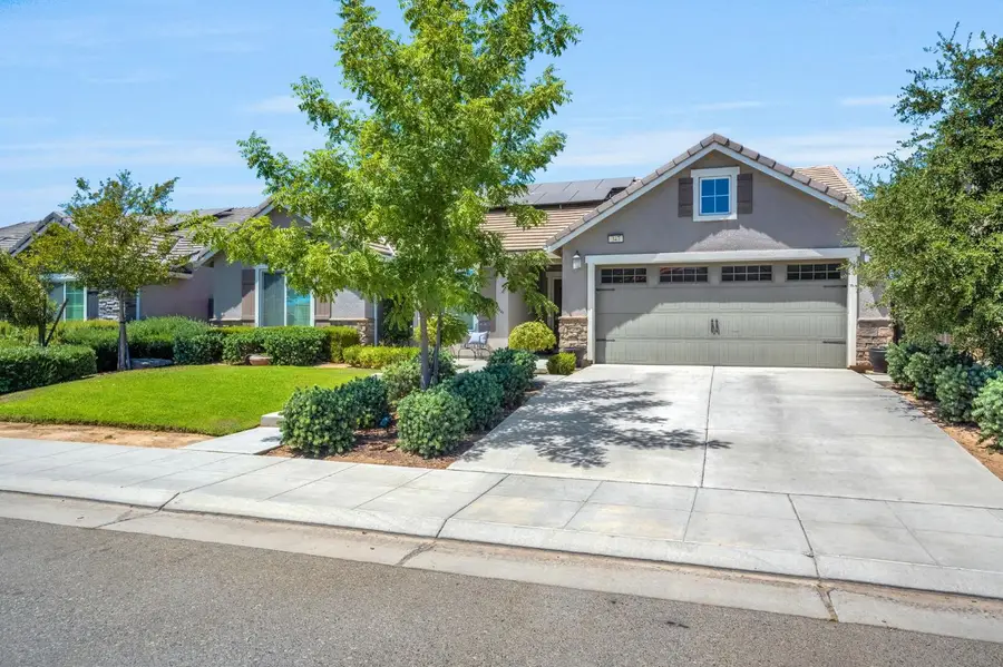 347 Maclure Avenue W, Madera, CA 93636 - #3