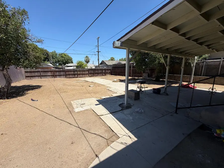 2837 E Grant Avenue, Fresno, CA 93701 - #2