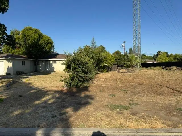 1845 N Sierra Vista Avenue, Fresno, CA 93703 - #1