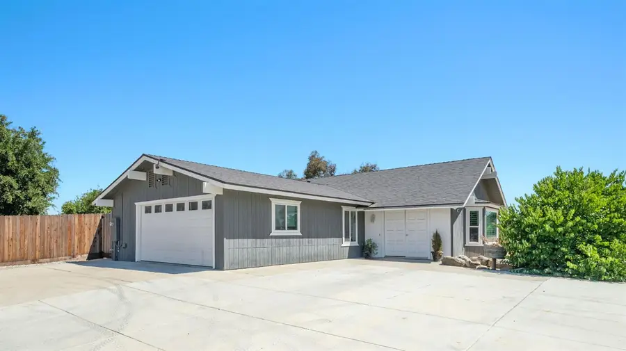 10890 N Armstrong Avenue, Clovis, CA 93619 - #2