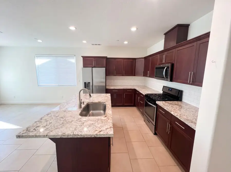3852 Morris Ave, Clovis, CA 93619 - #2