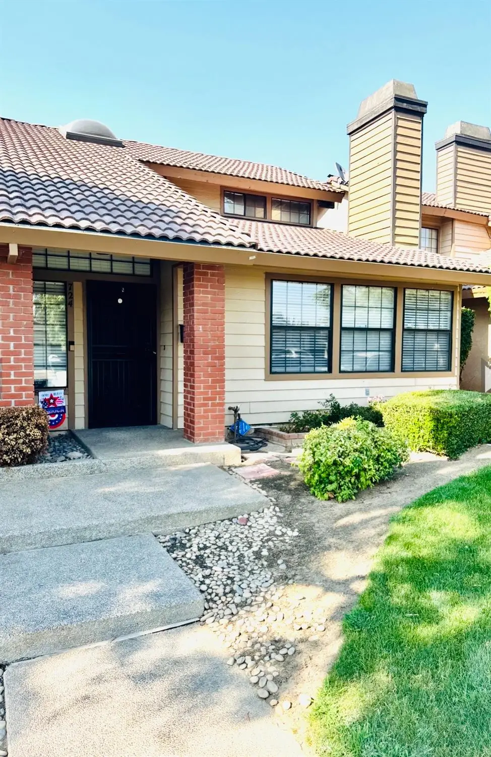 724 E Magill Avenue, Fresno, CA 93710 - #1