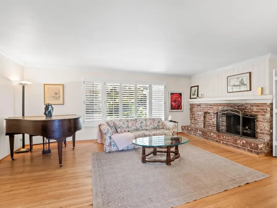 1486 W Roberts Avenue, Fresno, CA 93711 - #3
