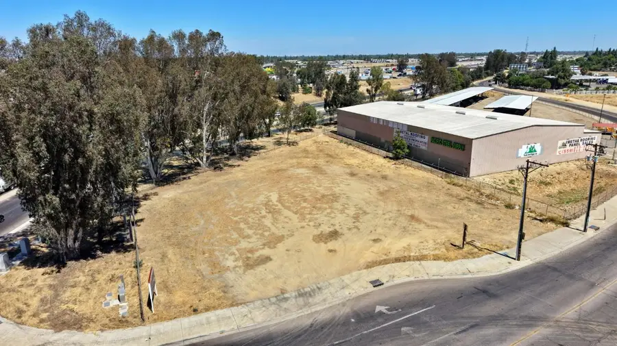3998 N Parkway Avenue, Fresno, CA 93722 - #2