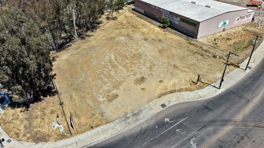 3998 N Parkway Avenue, Fresno, CA 93722 - #3