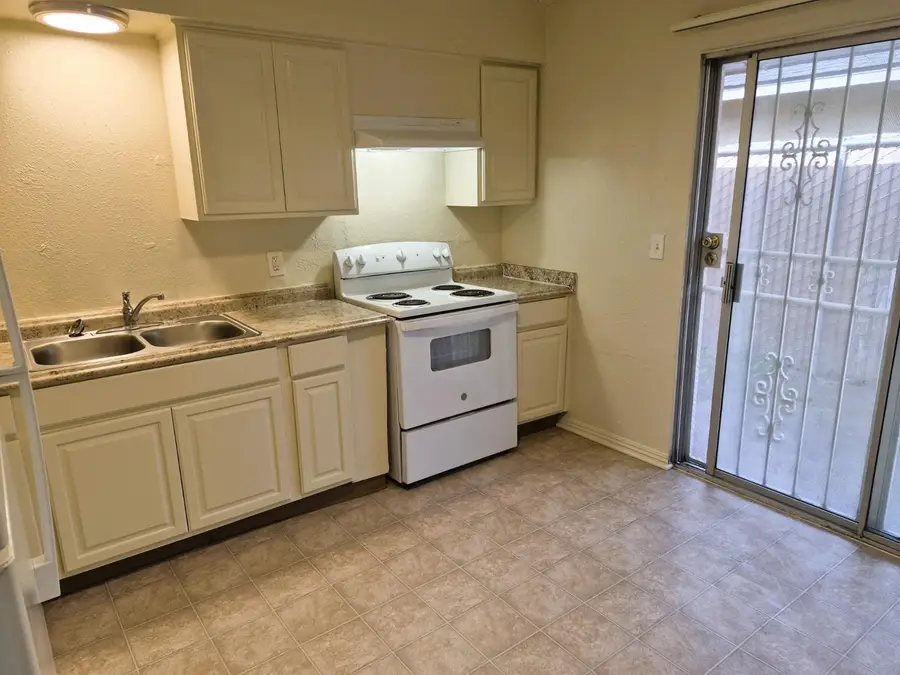 2040 W Shields Avenue, Fresno, CA 93705 - #3