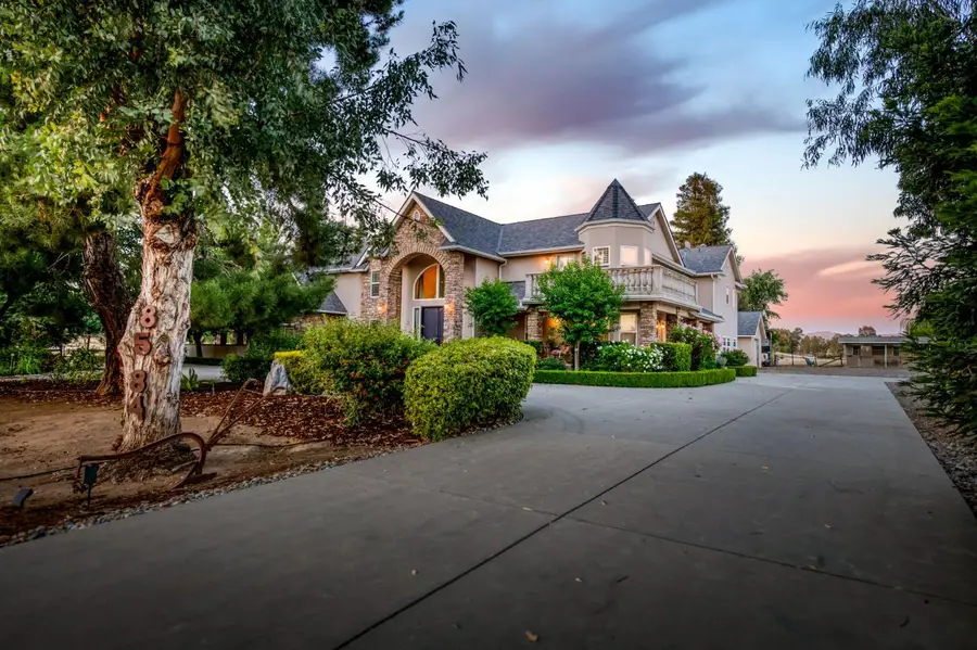 8584 N Madsen Avenue, Clovis, CA 93619 - #2