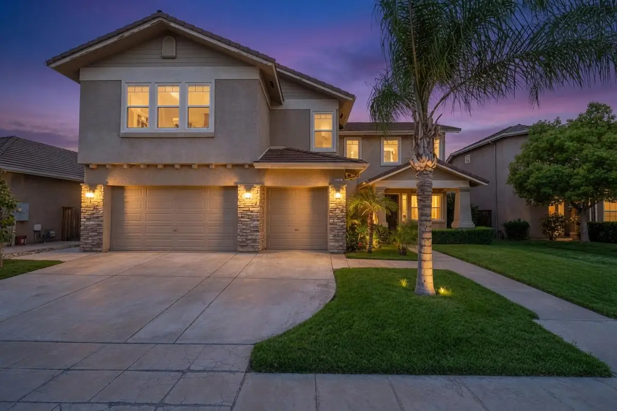 6208 W Menlo Avenue, Fresno, CA 93722 - #1