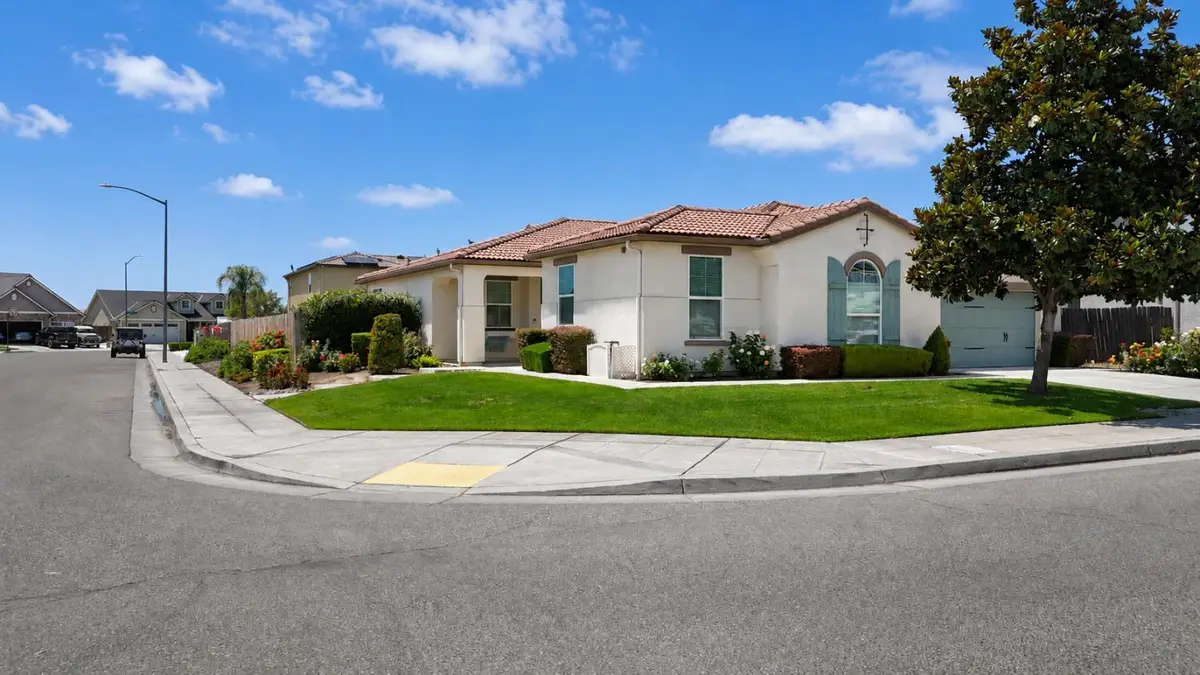 3659 N Pearwood Avenue, Fresno, CA 93727 - #1