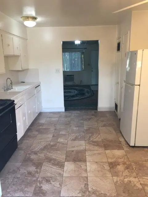 4510 E Thomas Avenue, Fresno, CA 93702