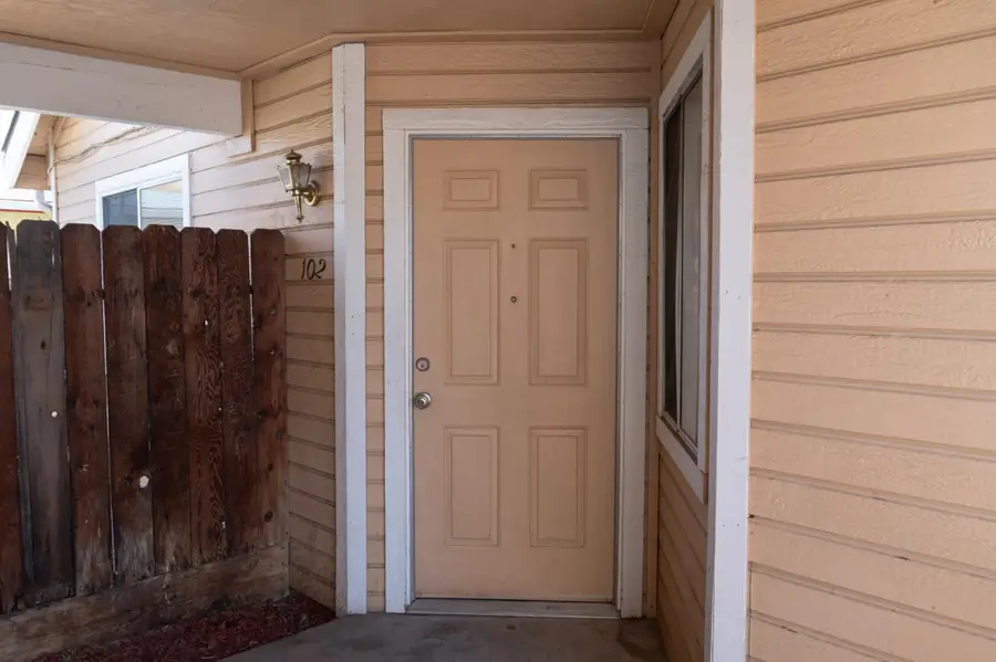7010 N Thorne Avenue #102, Fresno, CA 93650 - #3