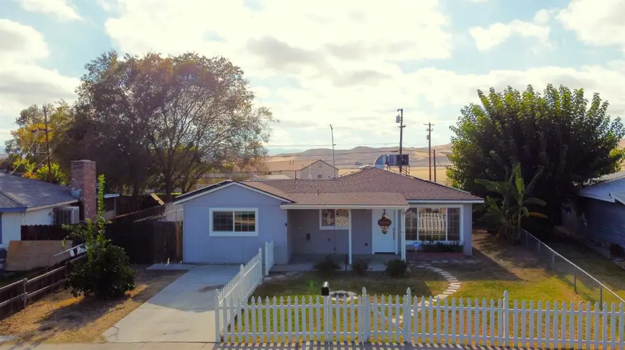 609 College Avenue, Coalinga, CA 93210 - #2