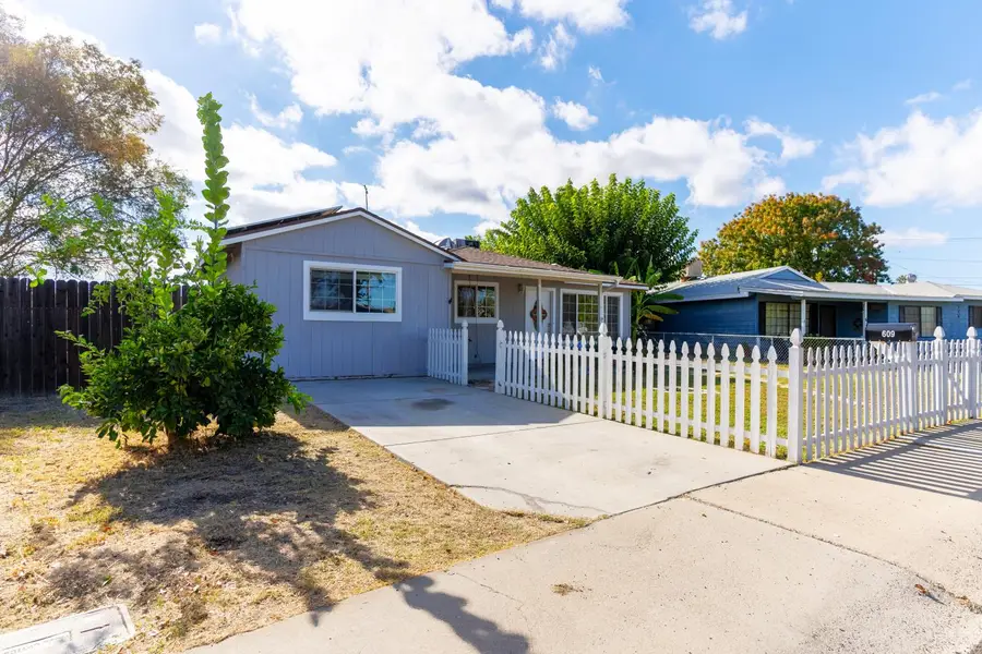 609 College Avenue, Coalinga, CA 93210 - #3