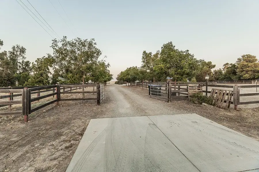 16099 Anaconda Road, Madera, CA 93636 - #2