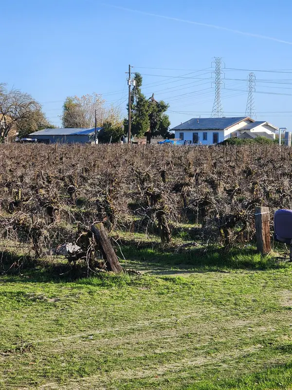 9614 S East Avenue, Fresno, CA 93725