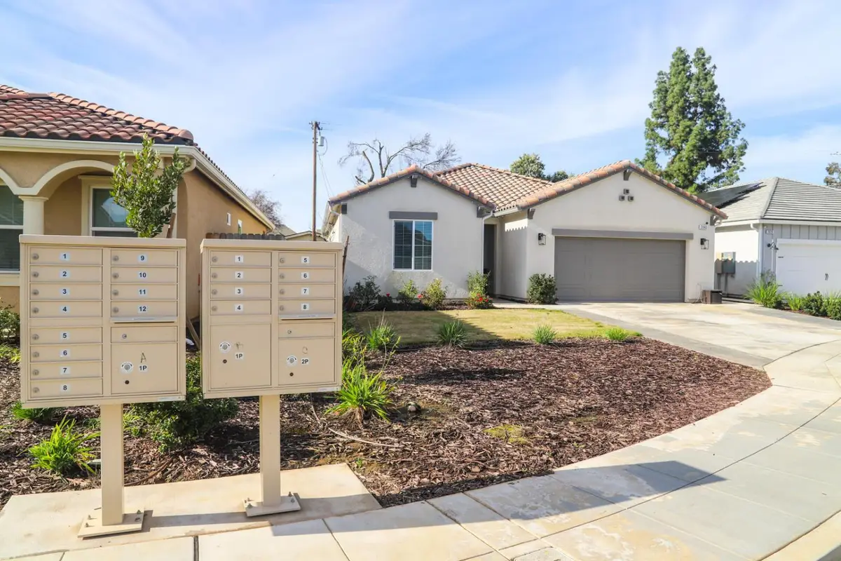 2040 Descanso, Clovis, CA 93619 - #1