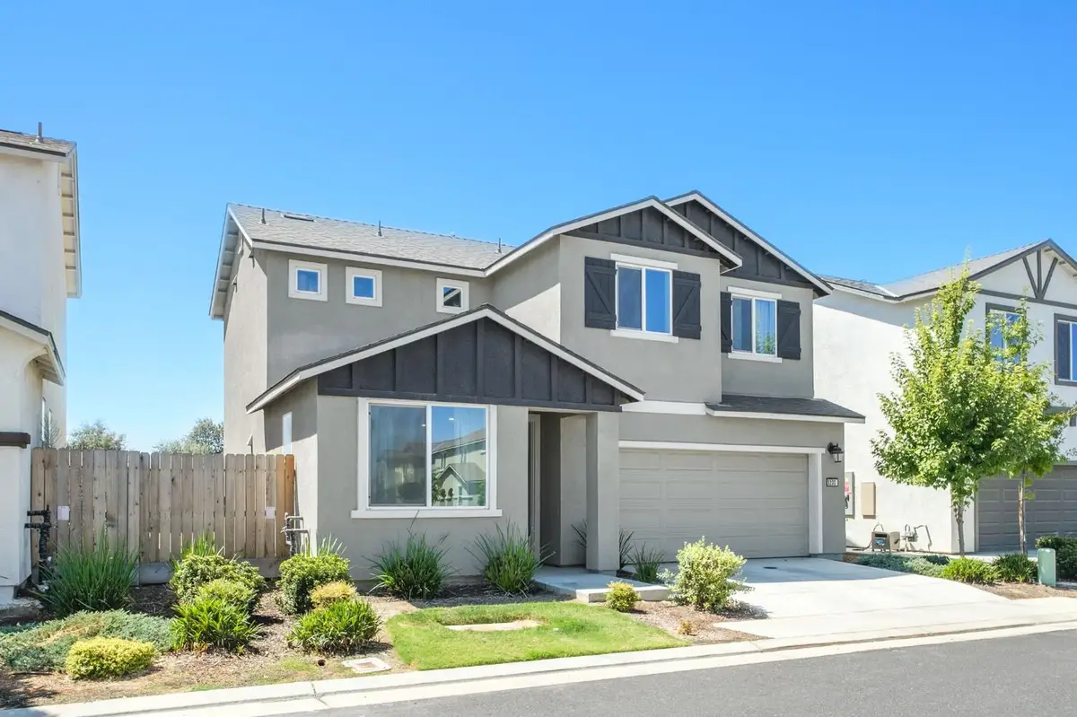 3233 E Mary Avenue, Visalia, CA 93292 - #1