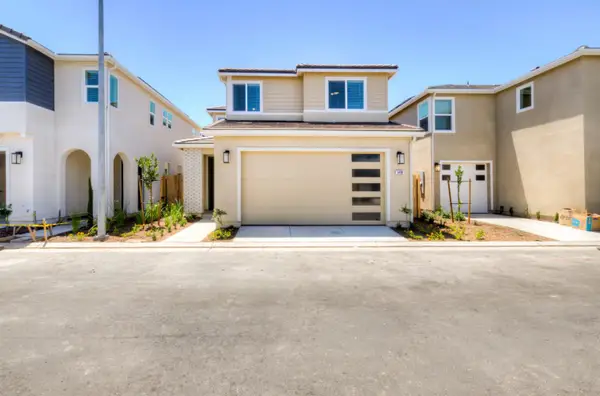 1498 Vintage Lane, Clovis, CA 93619