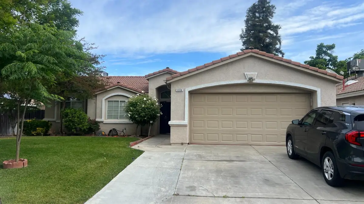 5596 W Pinedale Avenue, Fresno, CA 93722 - #1