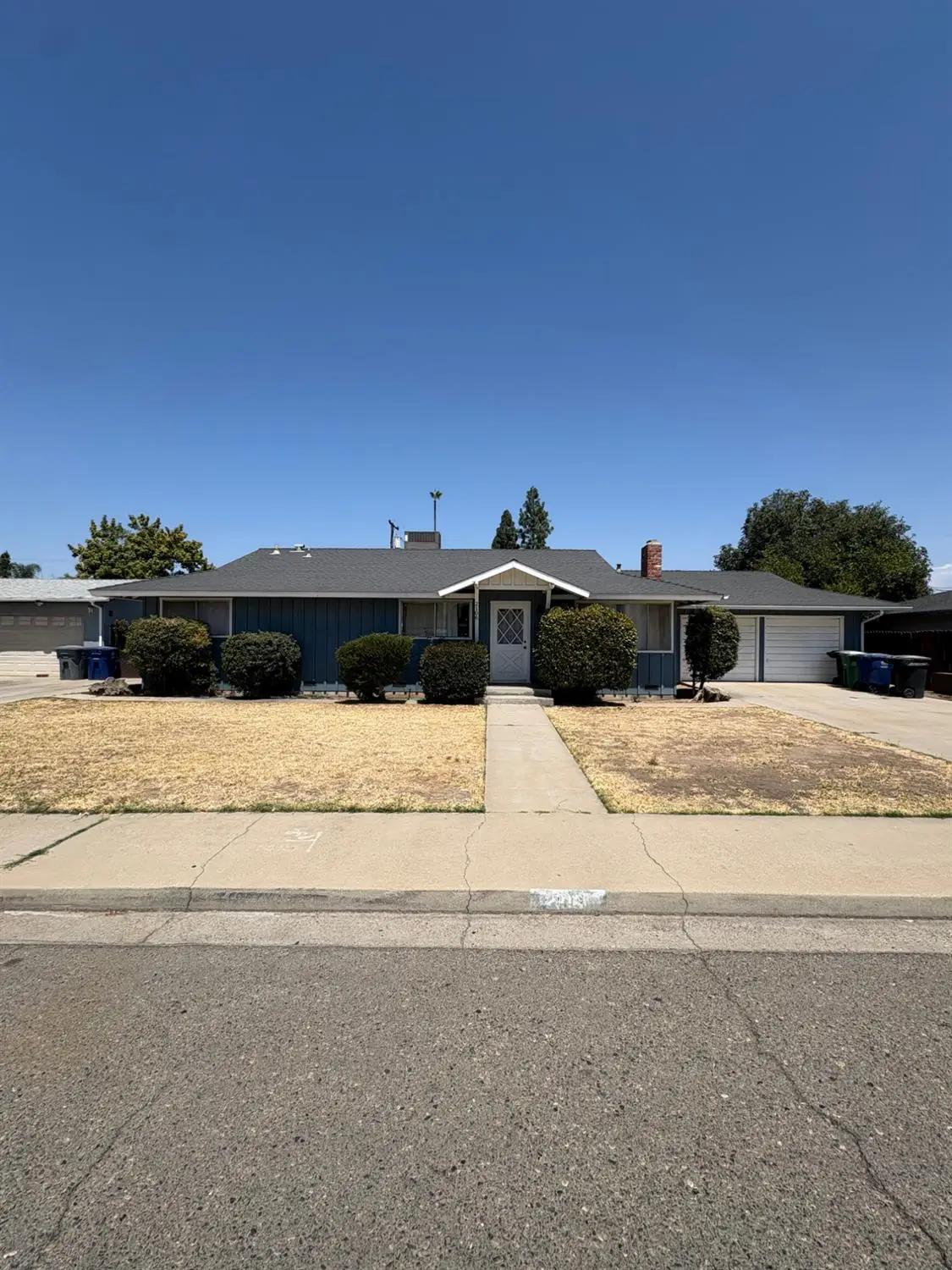 2106 5th Street, Sanger, CA 93657 - #1