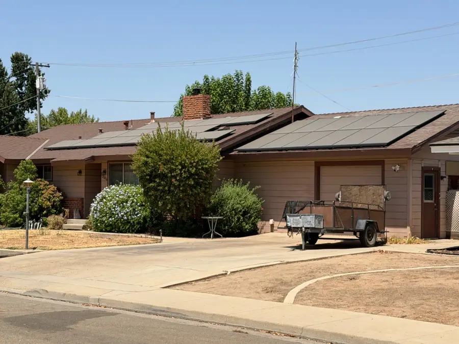 2106 4th Street, Sanger, CA 93657 - #2