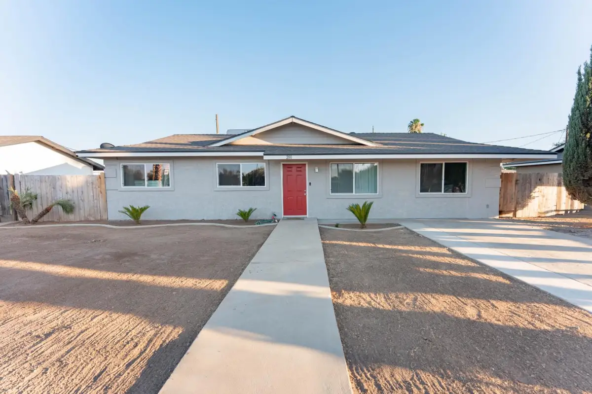 200 W Sierra Way, Dinuba, CA 93618 - #1