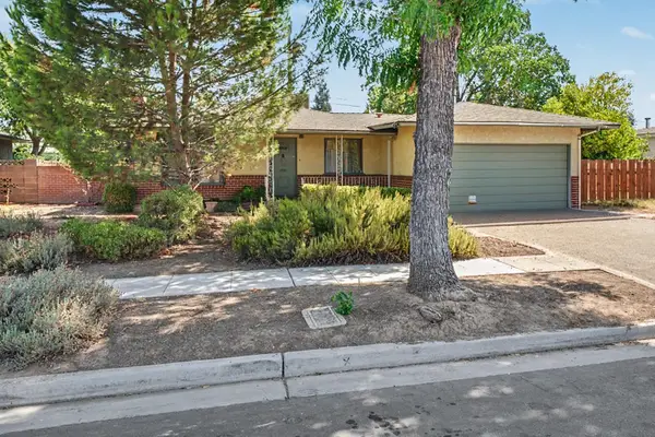 2942 E Swift Avenue, Fresno, CA 93726