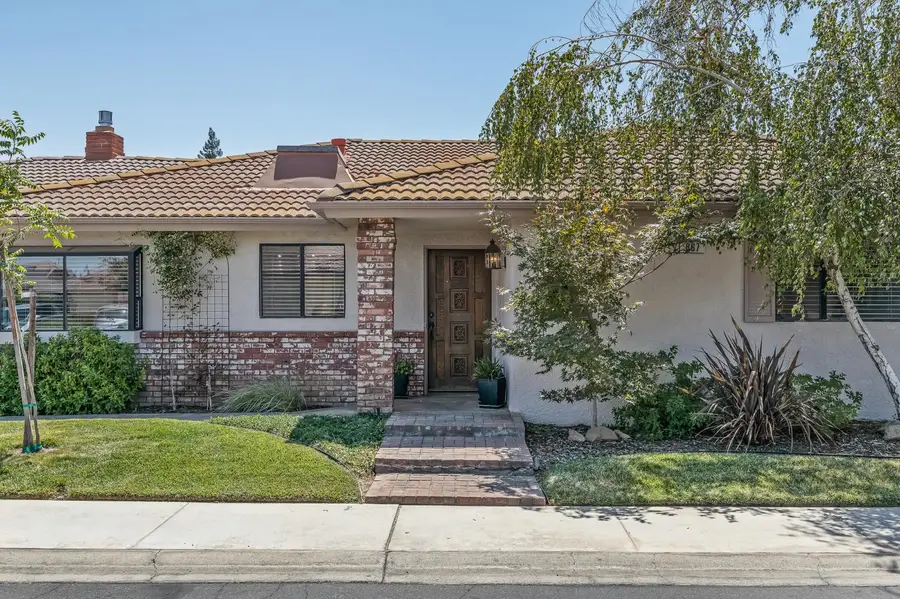 867 E Frederick Avenue, Fresno, CA 93720 - #2