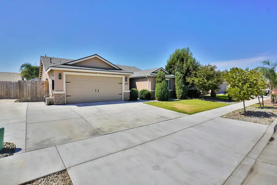 2323 Vineyard Court, Hanford, CA 93230 - #2