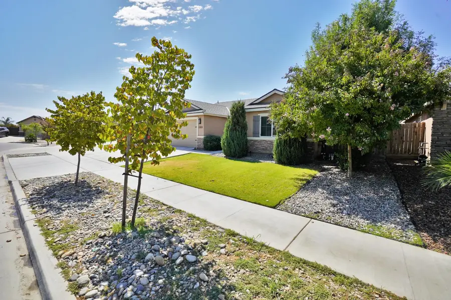 2323 Vineyard Court, Hanford, CA 93230 - #3
